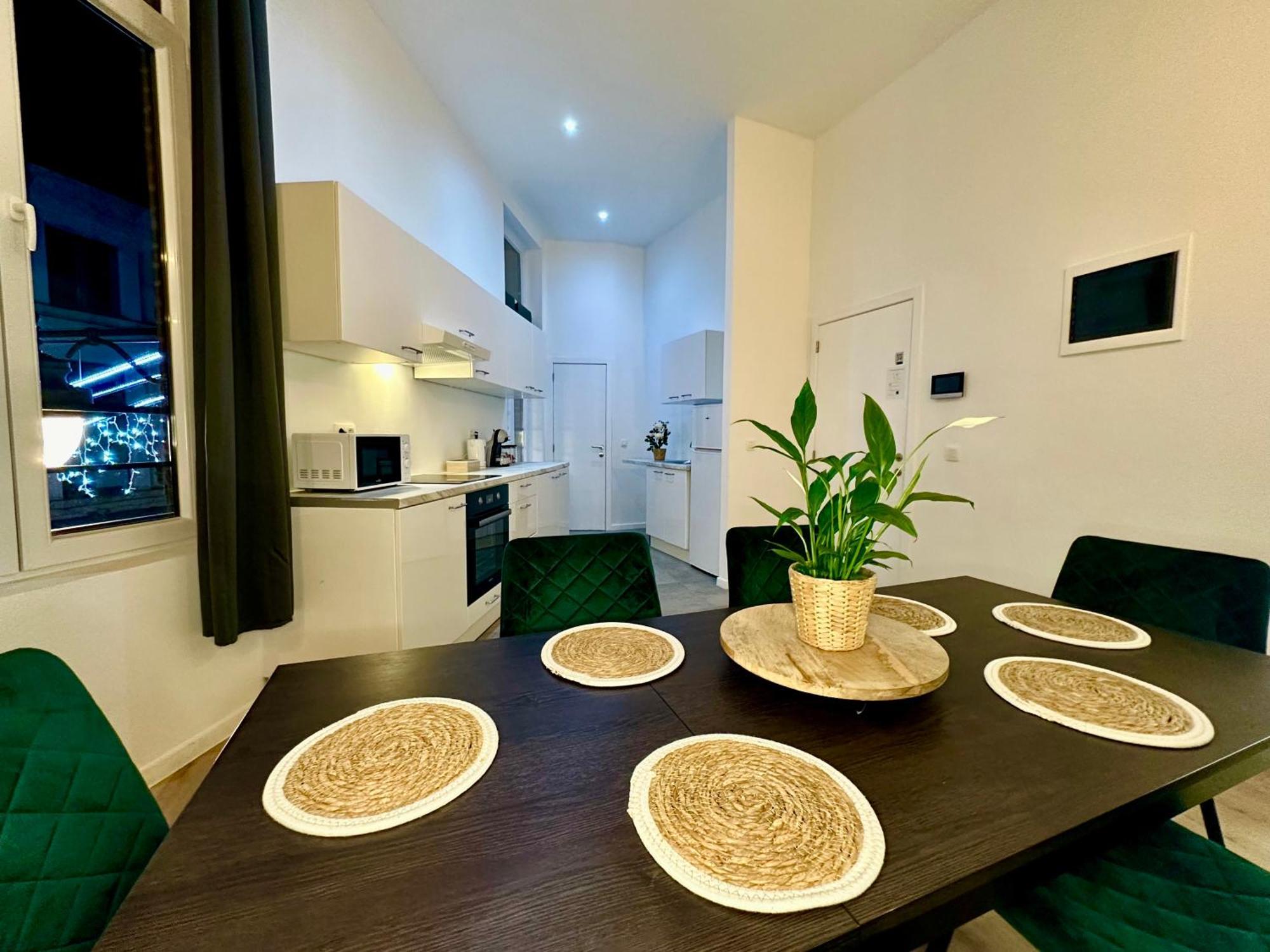 Luxury Suites Mons By Rikas Hotels Bagian luar foto