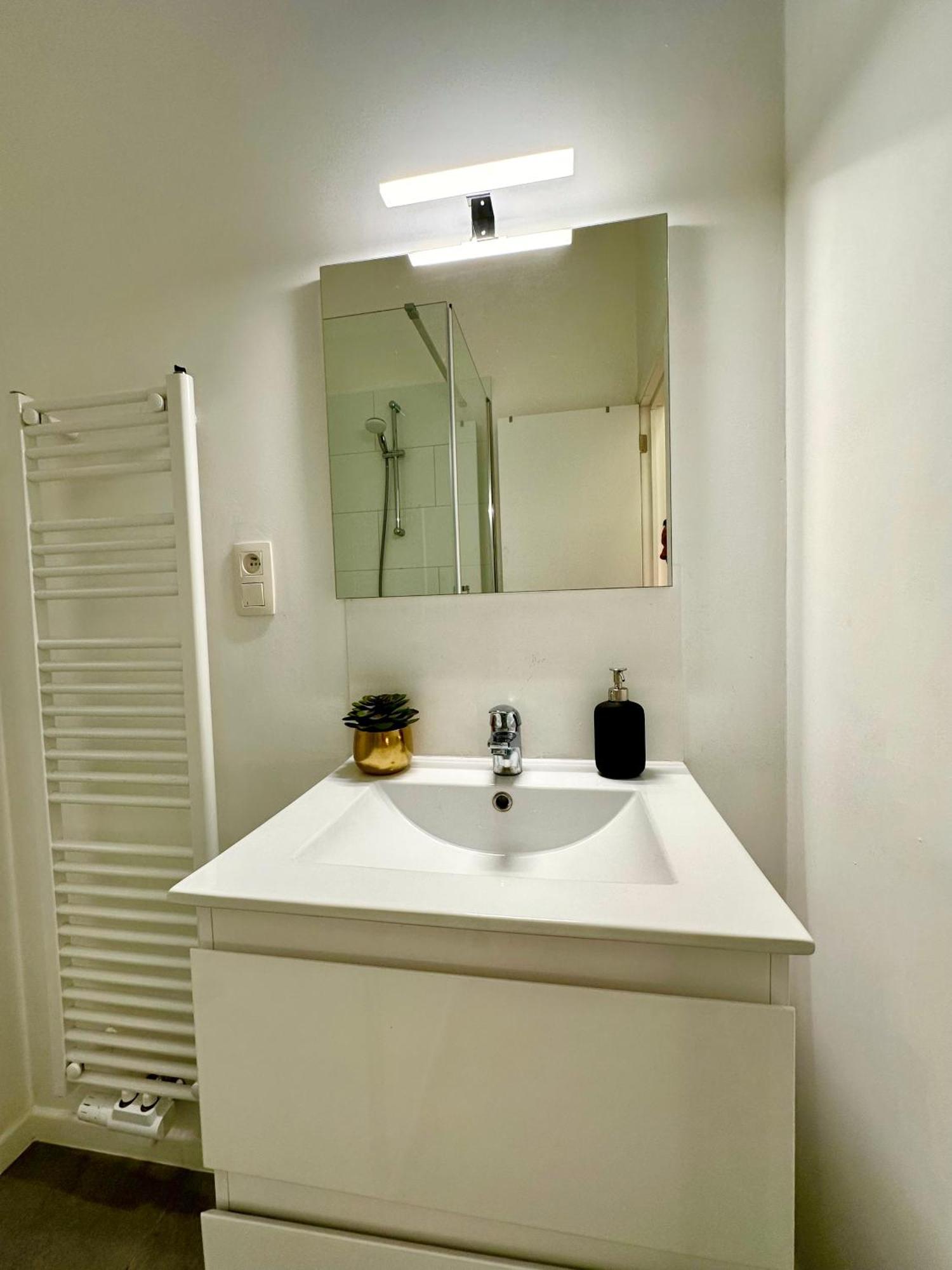 Luxury Suites Mons By Rikas Hotels Bagian luar foto