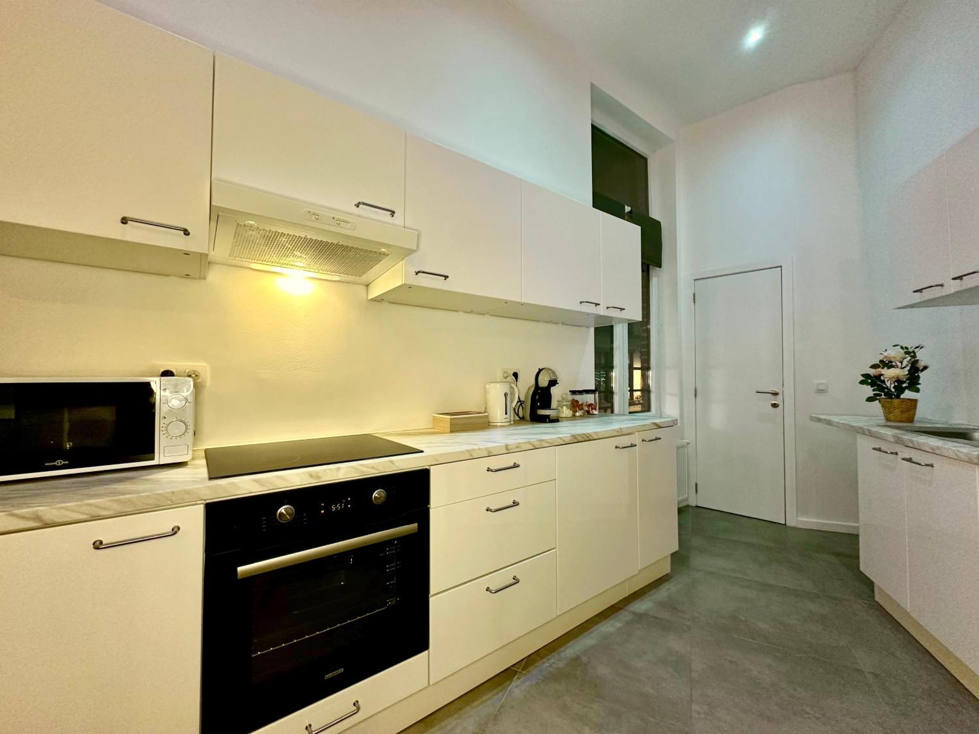 Luxury Suites Mons By Rikas Hotels Bagian luar foto