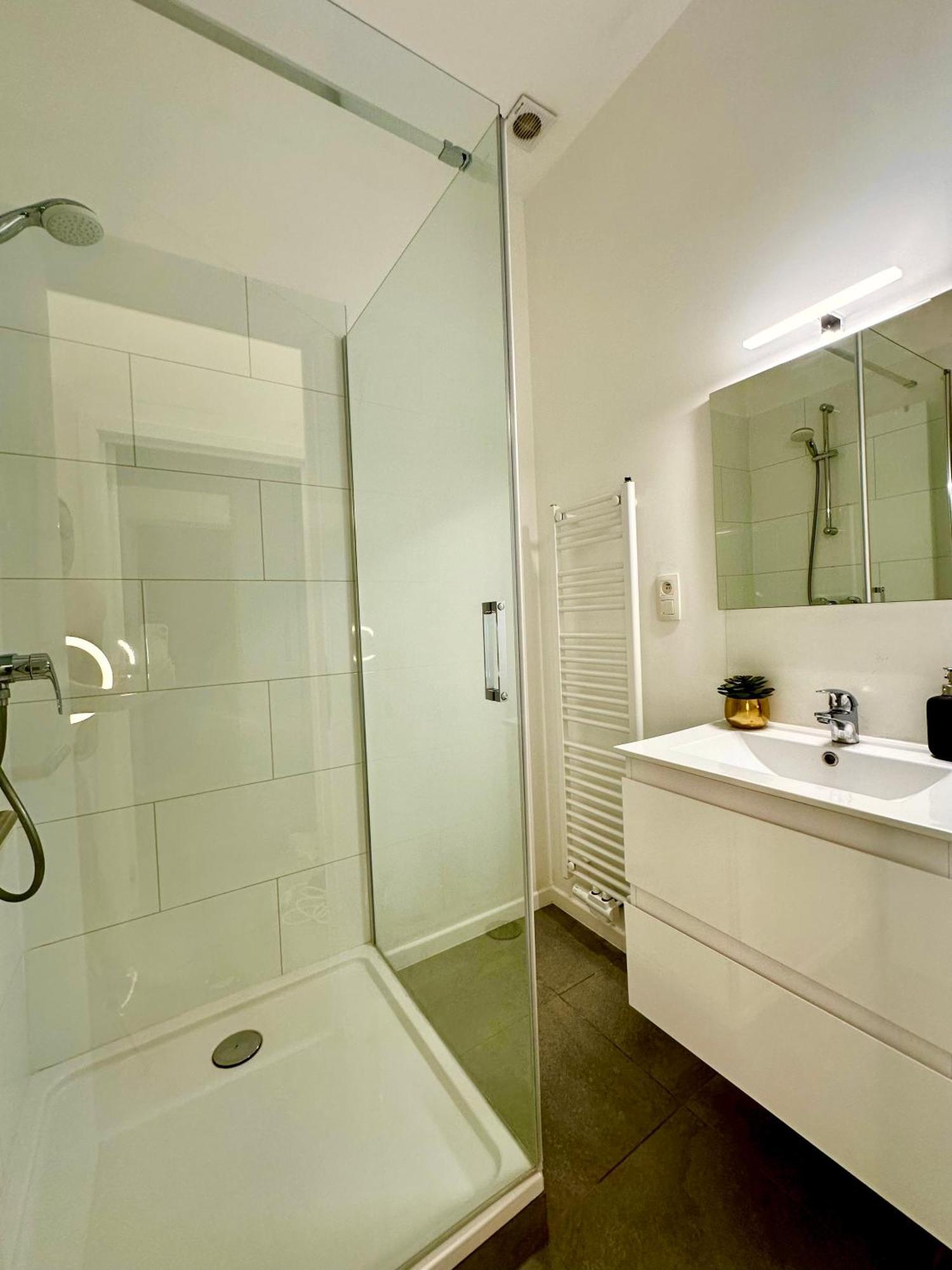 Luxury Suites Mons By Rikas Hotels Bagian luar foto
