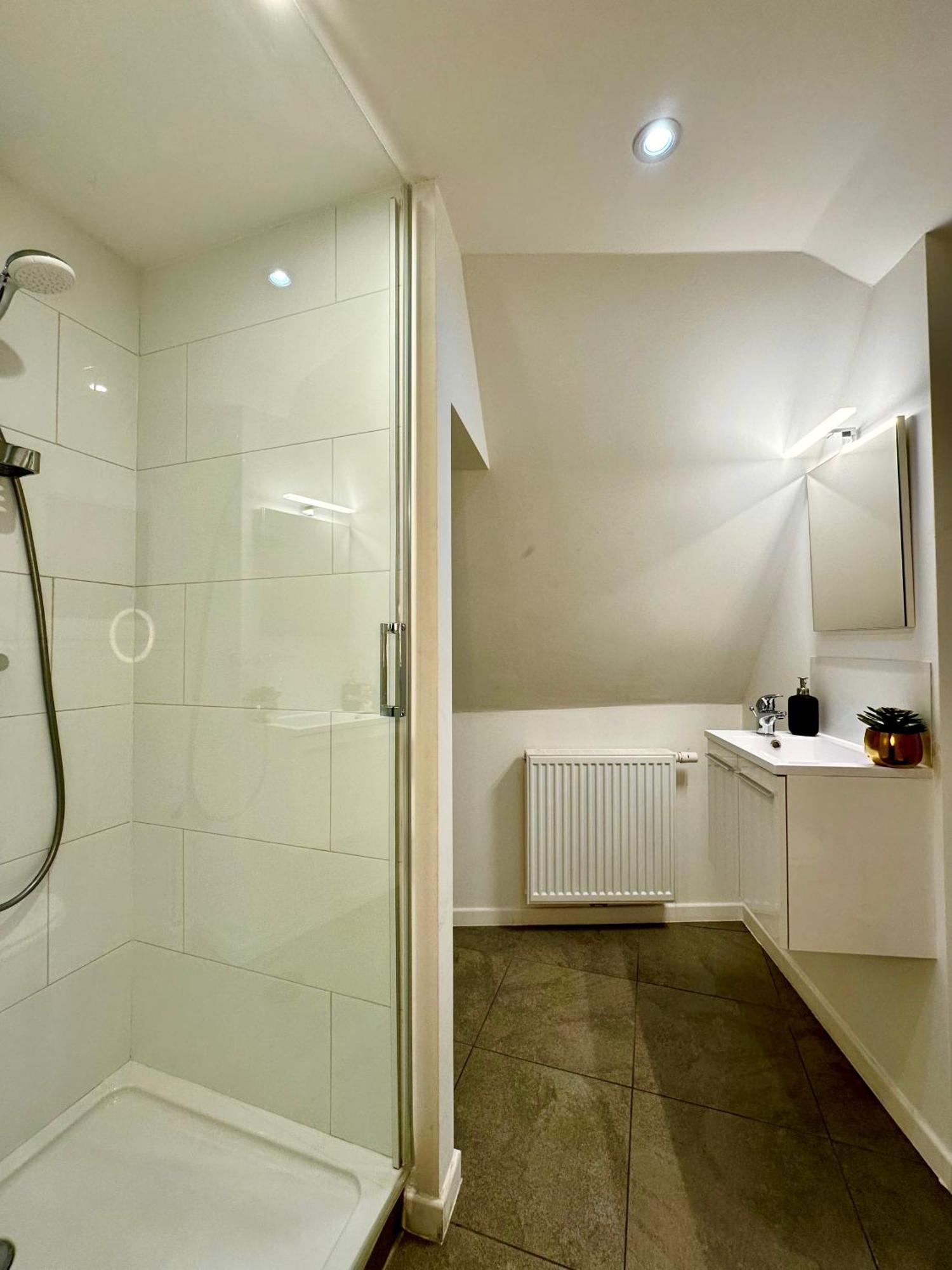Luxury Suites Mons By Rikas Hotels Bagian luar foto