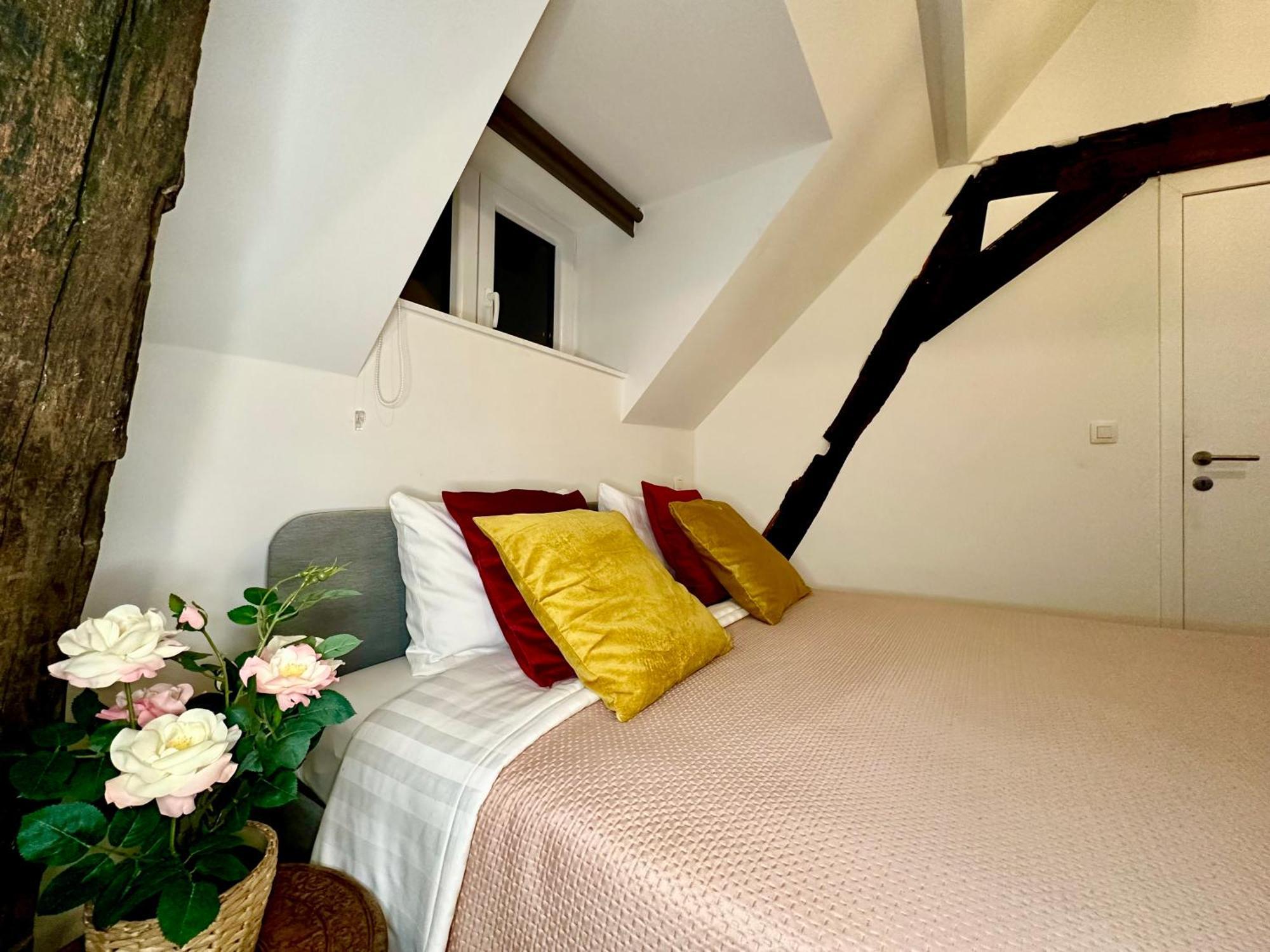 Luxury Suites Mons By Rikas Hotels Bagian luar foto
