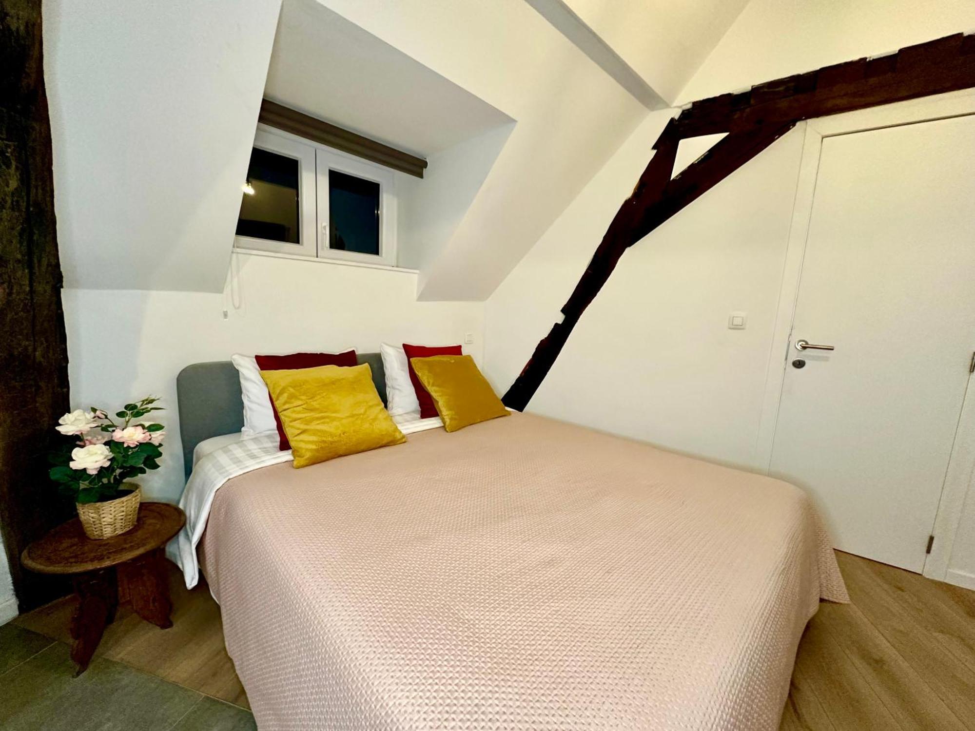 Luxury Suites Mons By Rikas Hotels Bagian luar foto