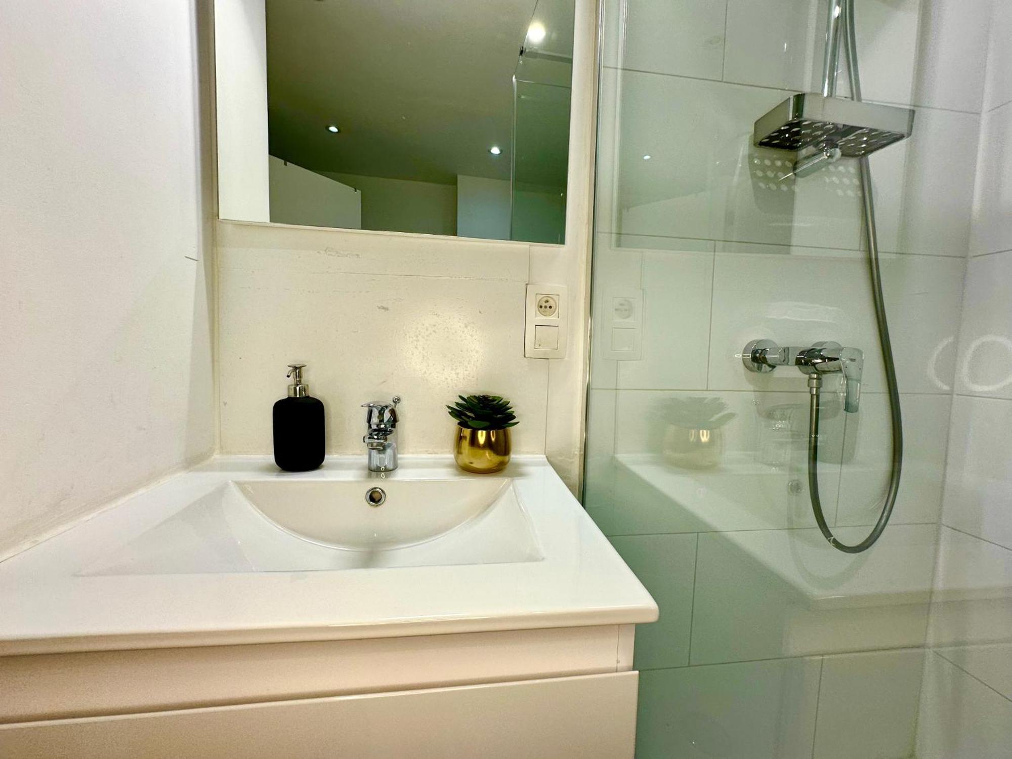 Luxury Suites Mons By Rikas Hotels Bagian luar foto