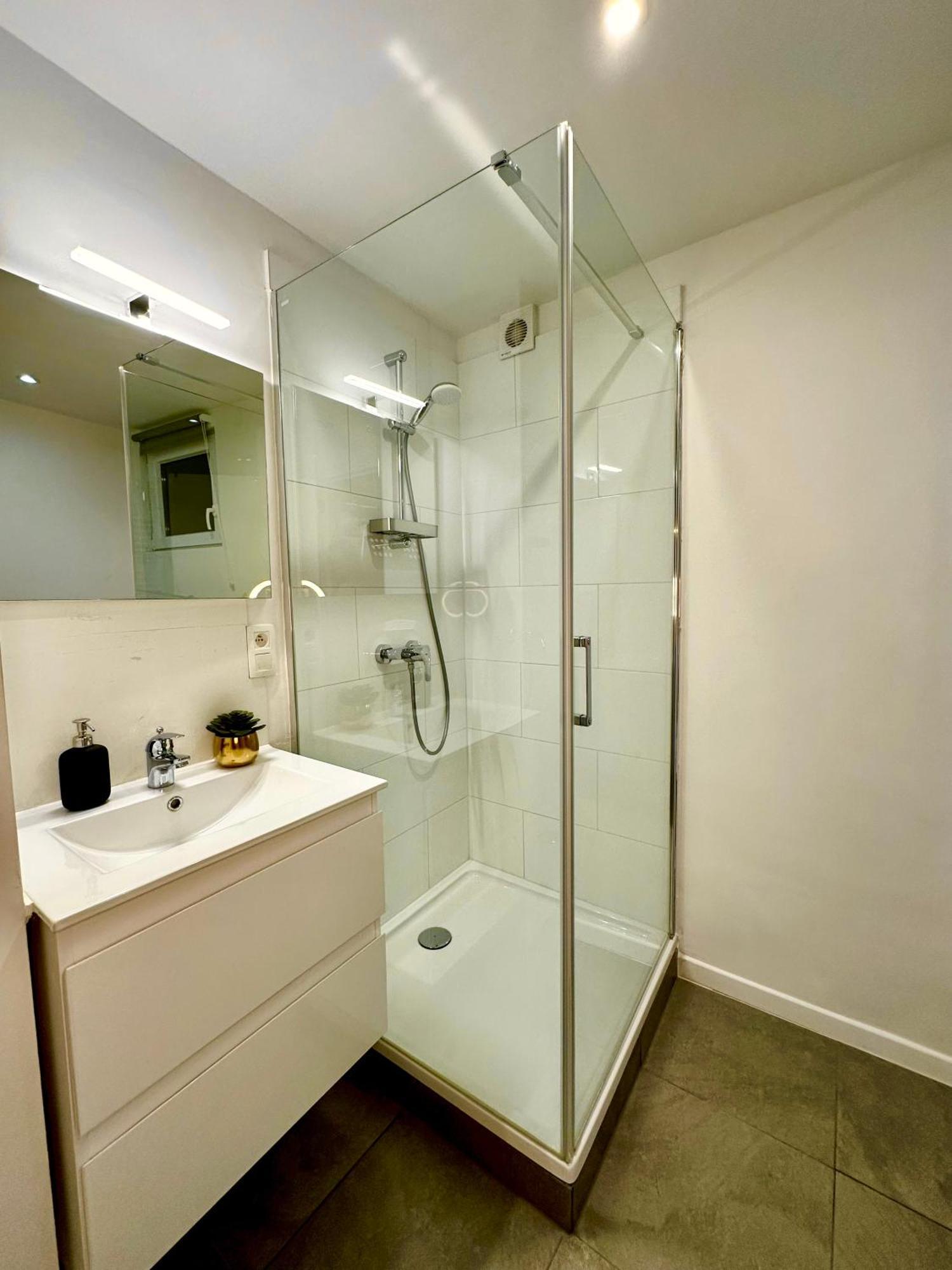 Luxury Suites Mons By Rikas Hotels Bagian luar foto