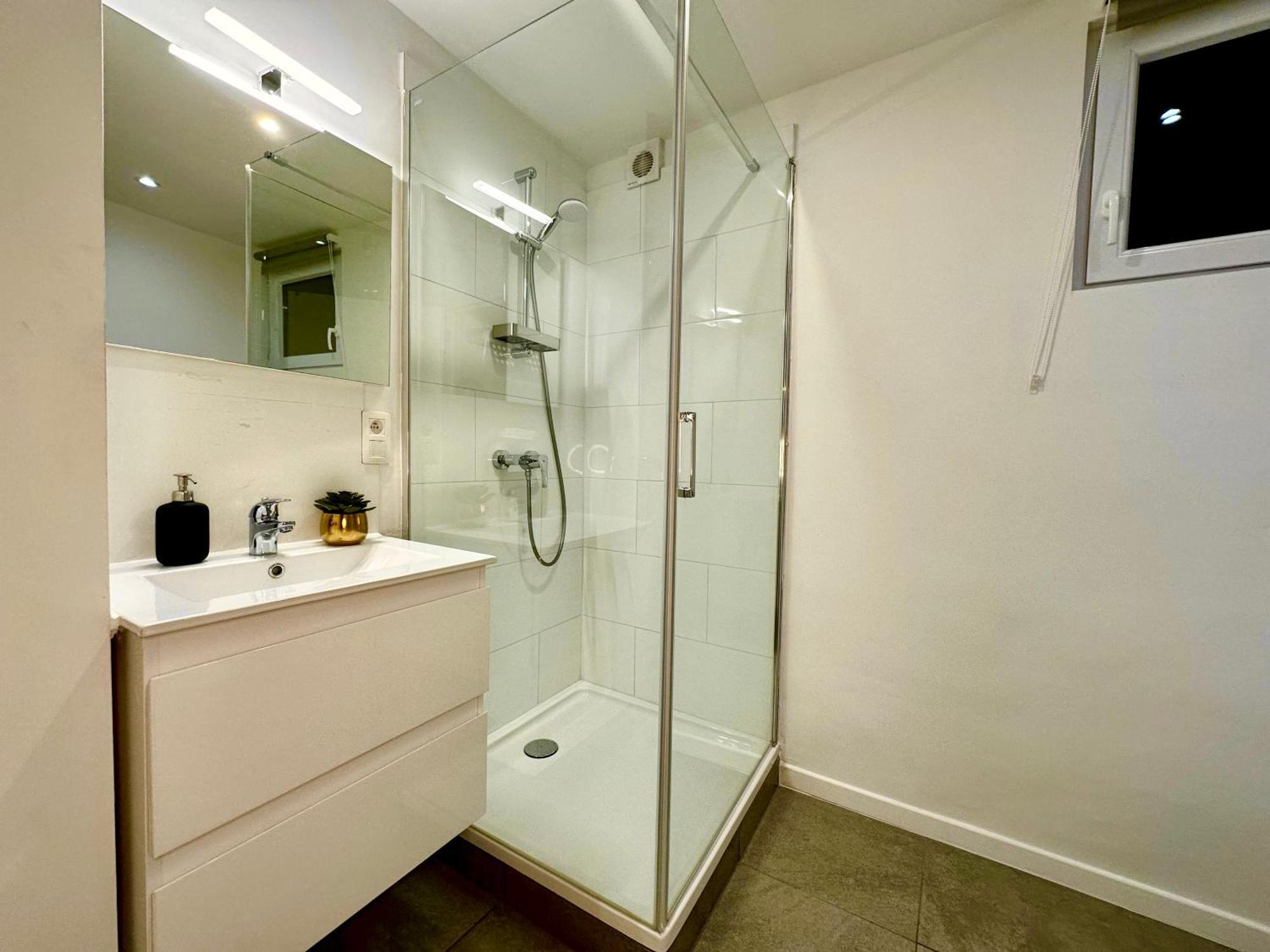 Luxury Suites Mons By Rikas Hotels Bagian luar foto