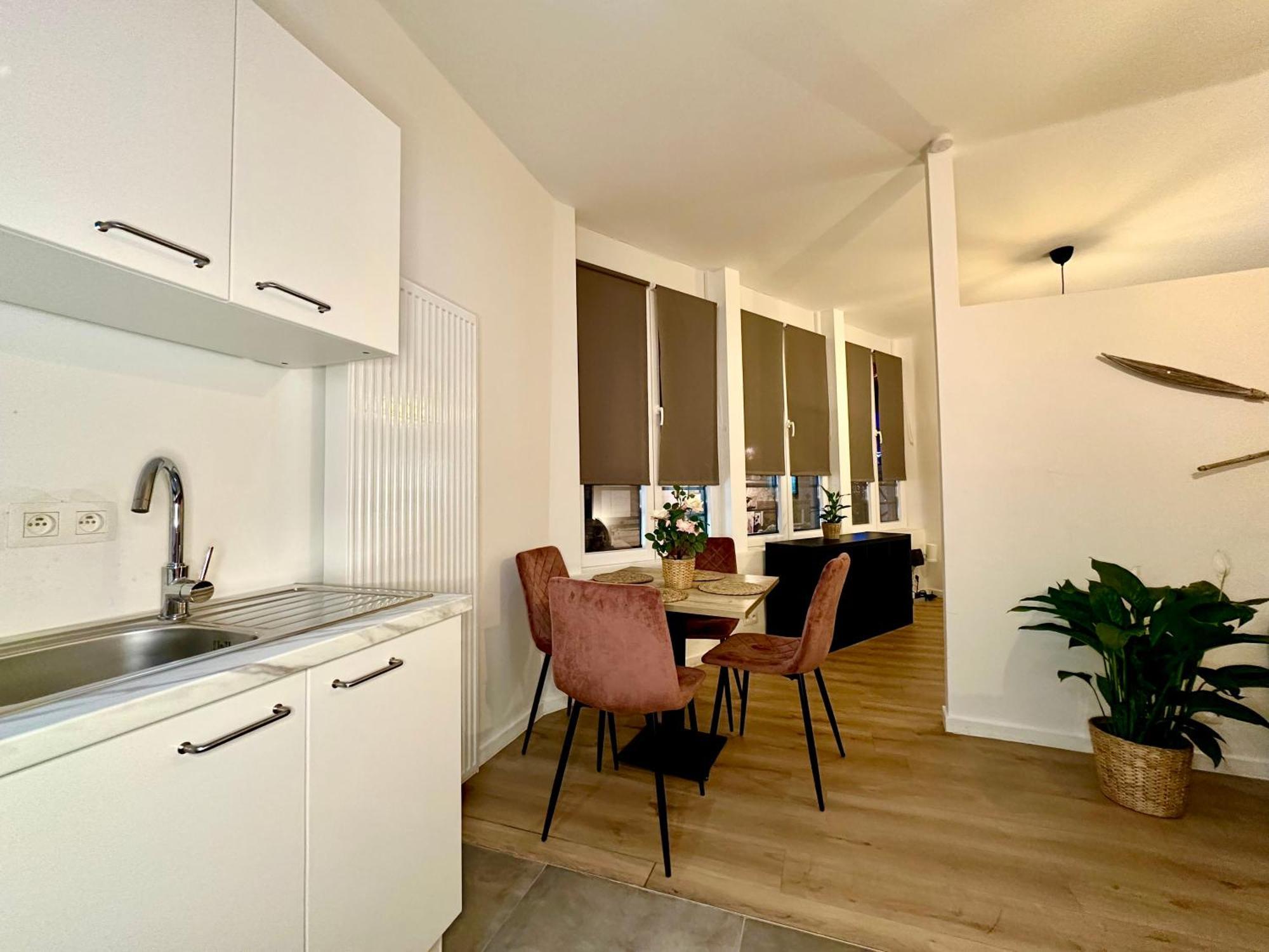 Luxury Suites Mons By Rikas Hotels Bagian luar foto