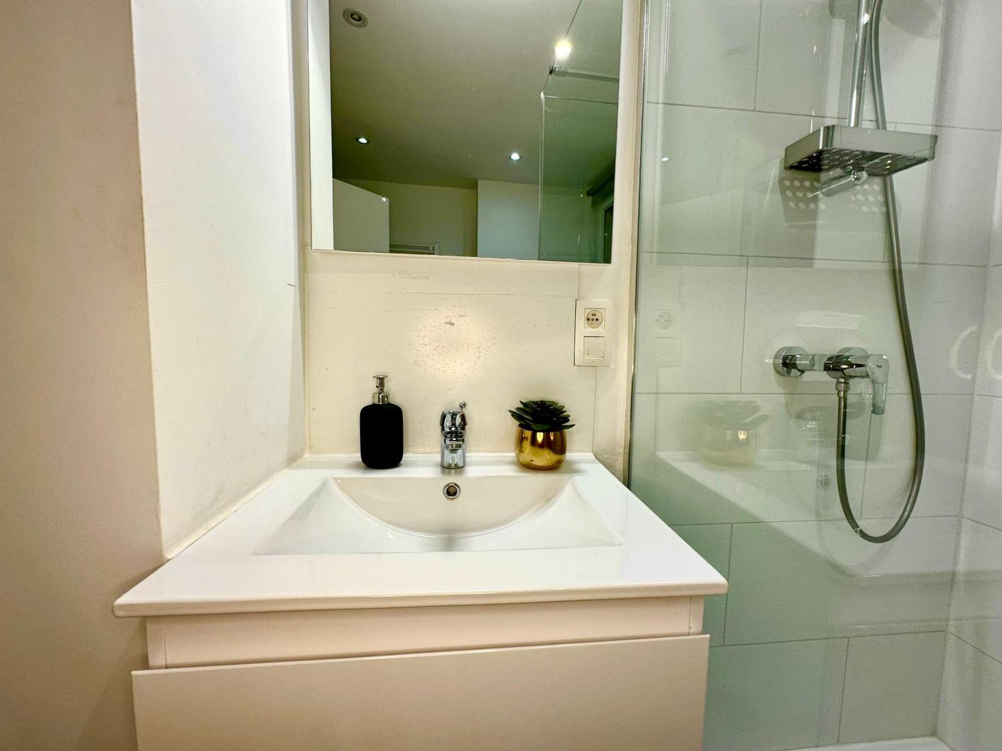 Luxury Suites Mons By Rikas Hotels Bagian luar foto