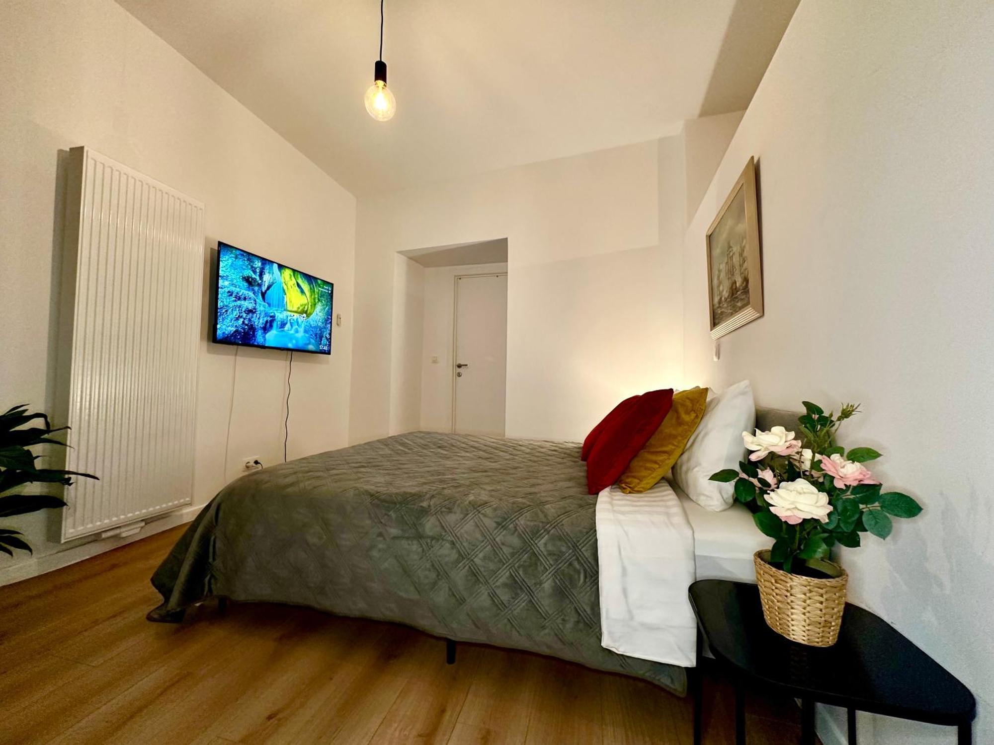 Luxury Suites Mons By Rikas Hotels Bagian luar foto